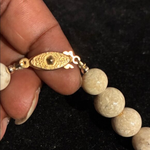 Cream and Gold Beaded Necklace Genuine stone - Picture 5 of 5